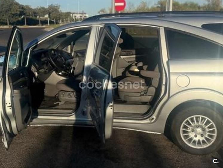 Gris / plata Usado 2012 Ssangyong (KGM) Rodius Monovolumen | 3500 € (Super precio) - Imagen 1/4