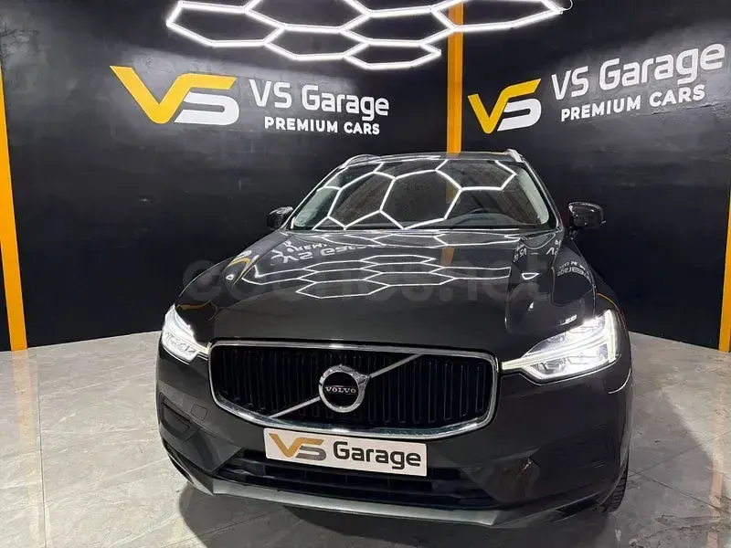 Usado Volvo XC60 Momentum 190 CV (139 kW) 2020 Gris / plata SUV