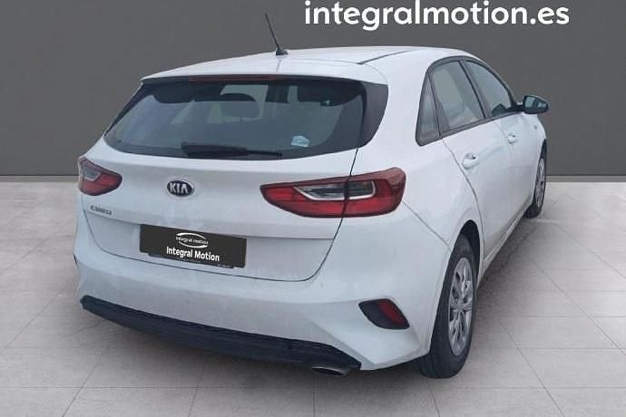 Usado Kia Ceed 119 CV (87 kW) 2020 Blanco Utilitario
