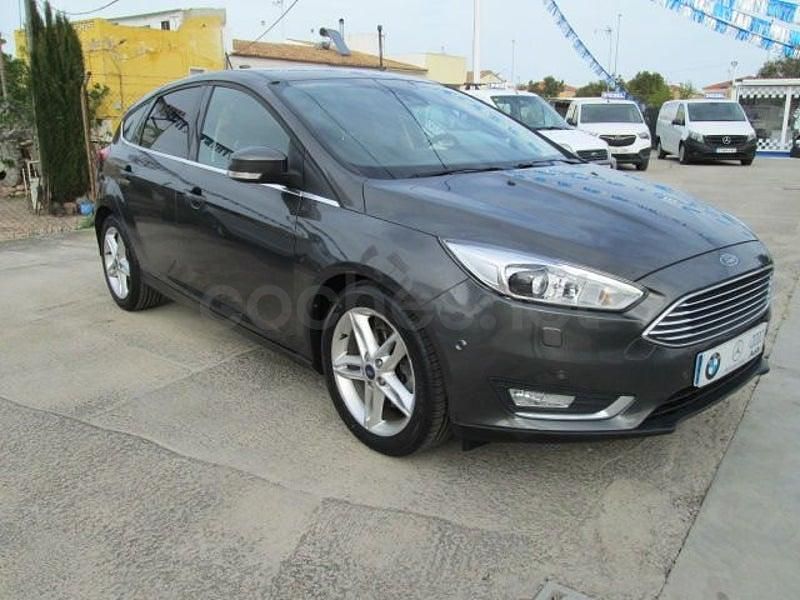 Usado Ford Focus Titanium 150 CV (110 kW) 2018 Gris / plata Berlina