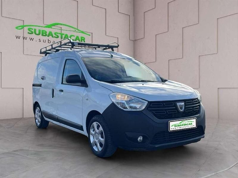 Usado Dacia Dokker Essentiel 102 CV (75 kW) 2019 Blanco Monovolumen