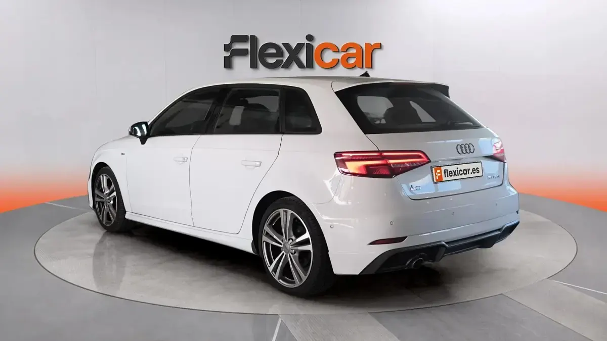 Usado Audi A3 S-Line 116 CV (85 kW) 2019 Blanco Berlina