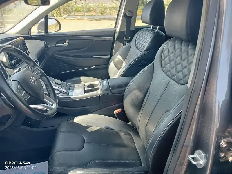 Usado Hyundai Santa Fe Style 202 CV (148 kW) 2022 Gris / plata SUV