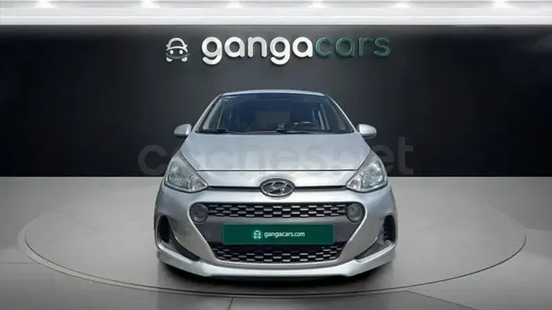 Usado Hyundai i10 87 CV (63 kW) 2019 Gris / plata Utilitario