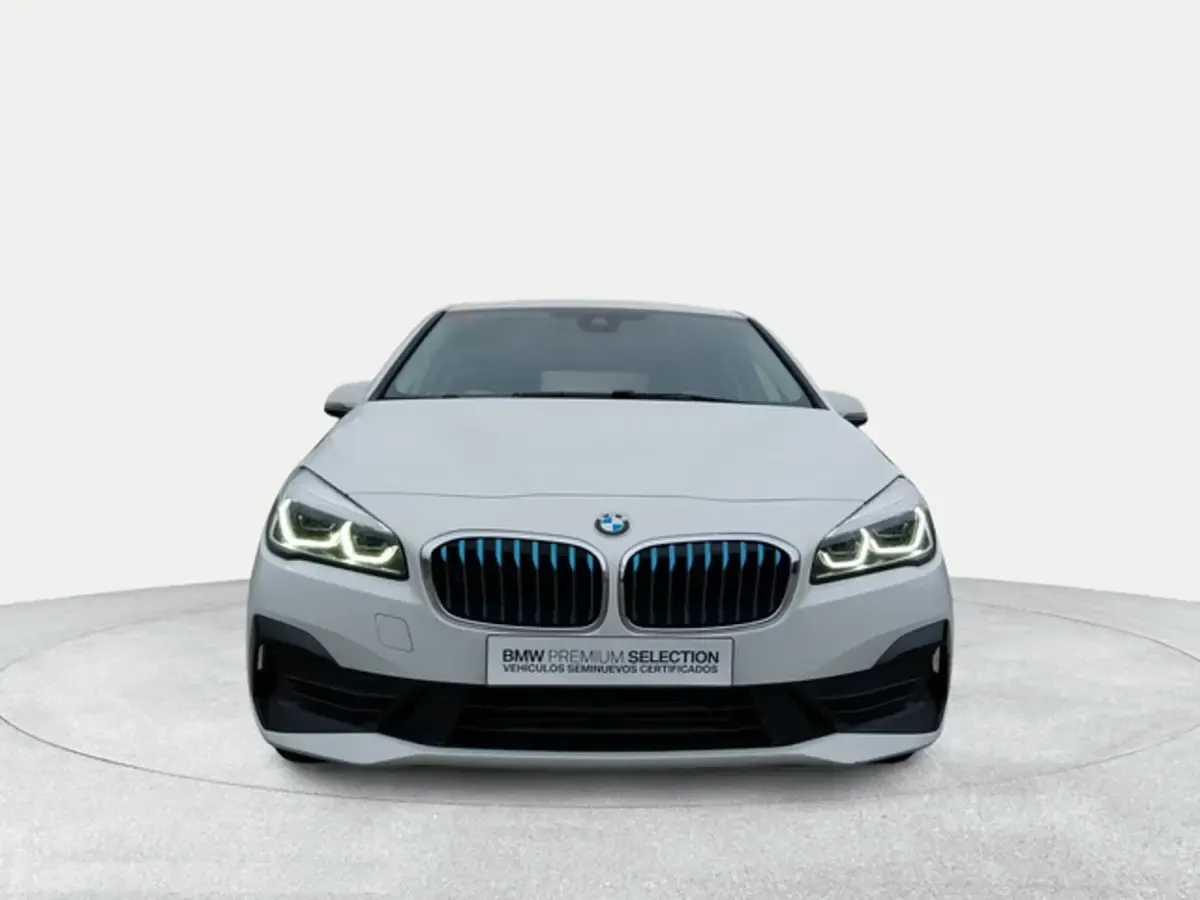 Usado BMW 225 Active Tourer iPerformance 224 CV (164 kW) 2019 Blanco Monovolumen