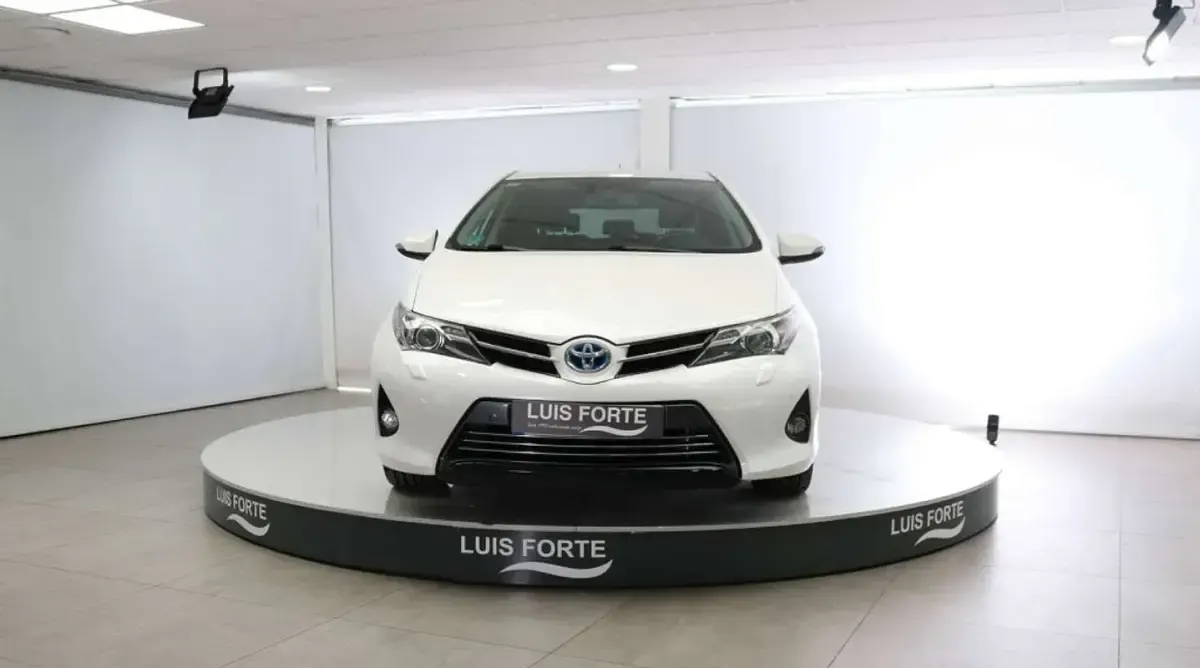 Usado Toyota Auris Hybrid Advance 136 CV (100 kW) 2013 Blanco Utilitario