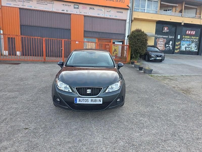 Usado Seat Ibiza Copa 105 HP (77 kW) 2012 Cinzento Sedan