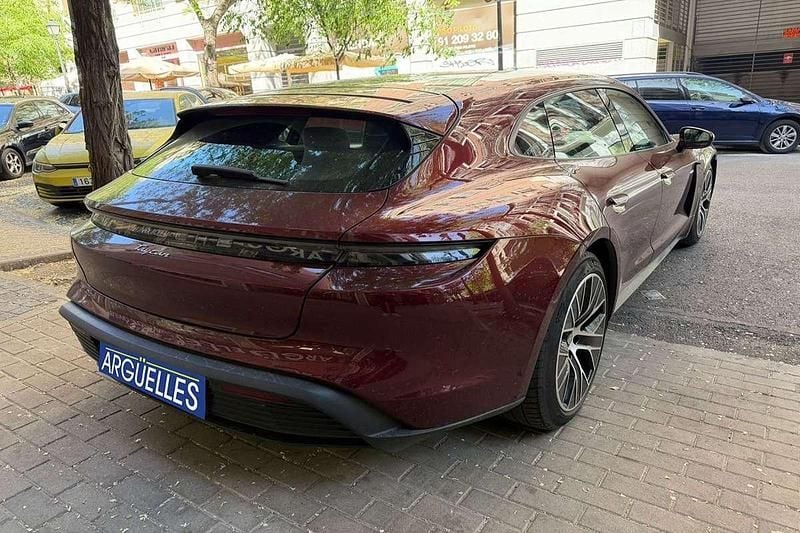 Usado Porsche Taycan Sport Turismo 350 kW (476 CV) 2023 Burdeos Berlina