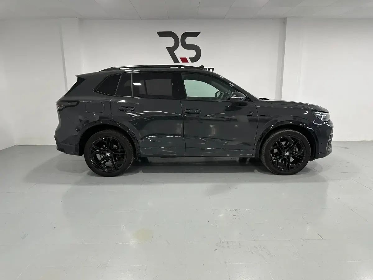Usado VW Tiguan R-line 193 CV (141 kW) 2024 Gris SUV