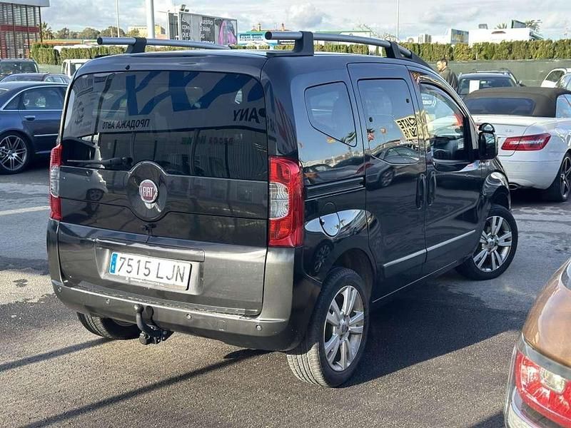 Usado Fiat Qubo Trekking 75 CV (55 kW) 2011 Negro metalico Monovolumen