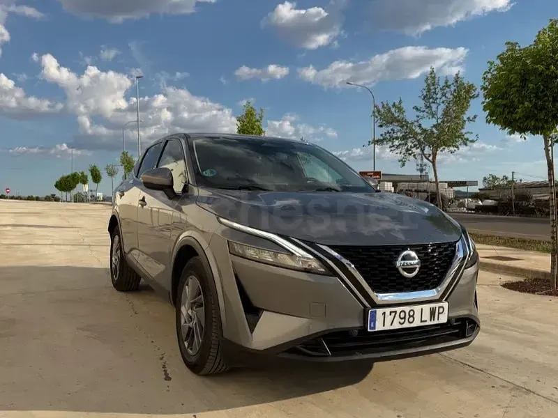 Usado Nissan Qashqai Tekna 158 CV (116 kW) 2022 Gris / plata SUV