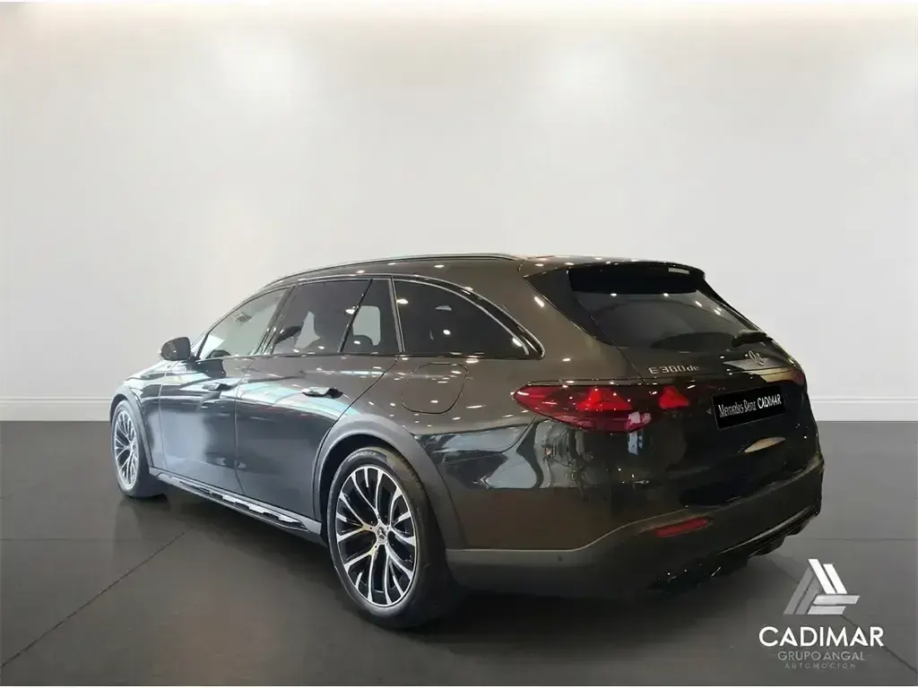 Nuevo Mercedes E300 313 CV (230 kW) 2026 Gris Familiar