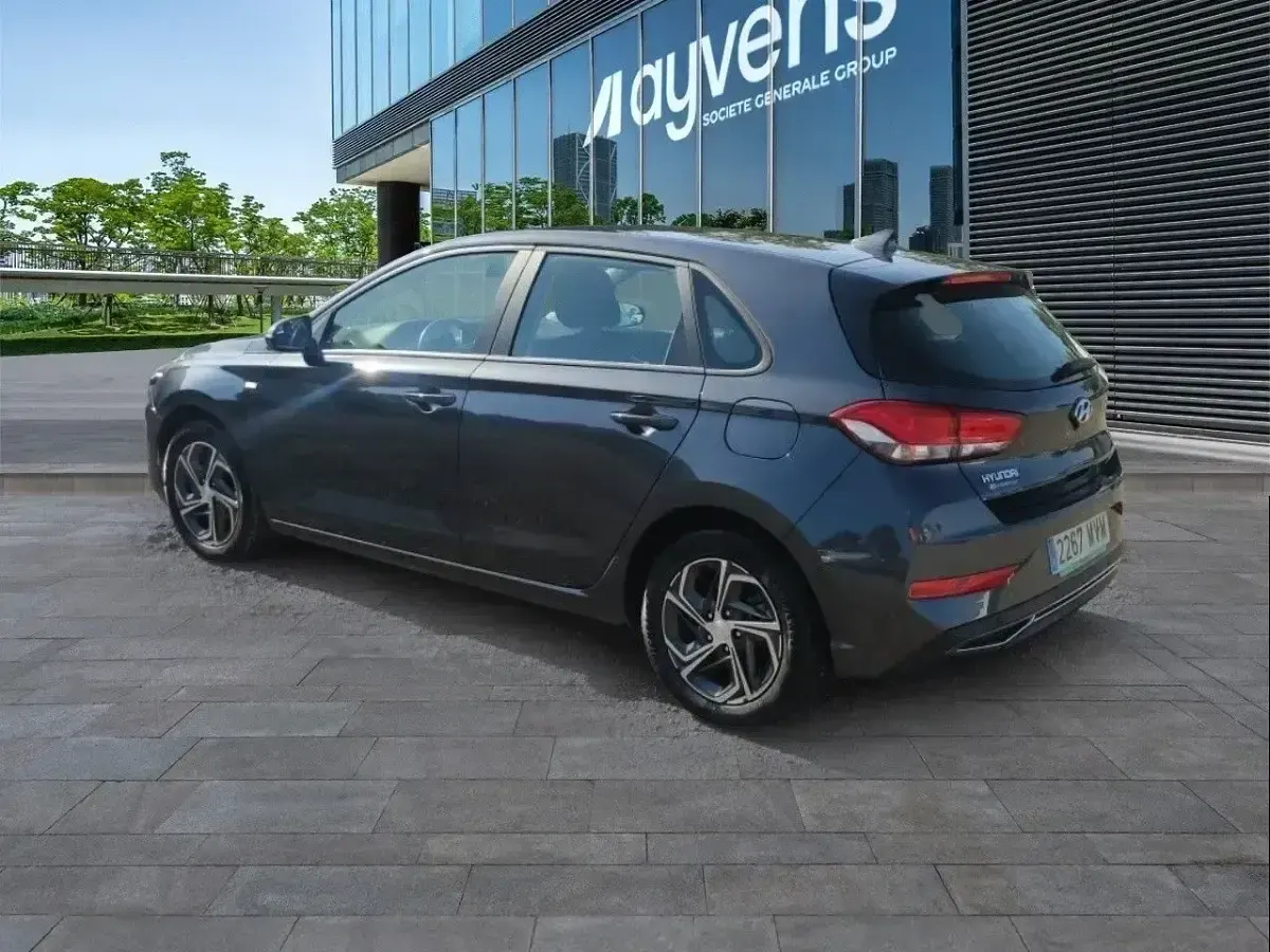 Usado Hyundai i30 100 CV (73 kW) 2024 Gris