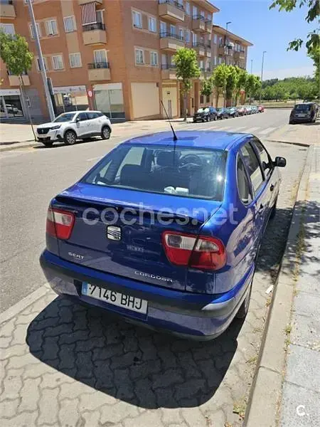 Usado Seat Cordoba Stella 75 CV (55 kW) 2002 Azul Berlina