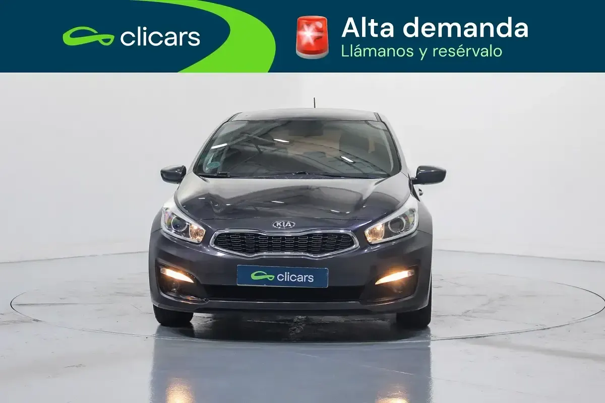 Usado Kia Ceed GT 90 CV (66 kW) 2017 Gris / plata Berlina