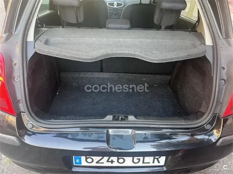 Usado Renault Clio II 85 CV (62 kW) 2009 Negro Berlina