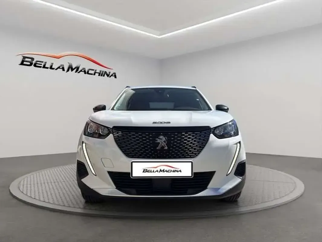 Usado Peugeot 2008 Allure 110 CV (80 kW) 2022 Blanco SUV