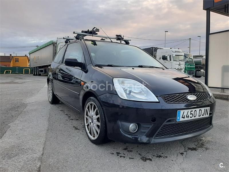 Usado Ford Fiesta Sport 90 CV (66 kW) 2005 Negro Coupe