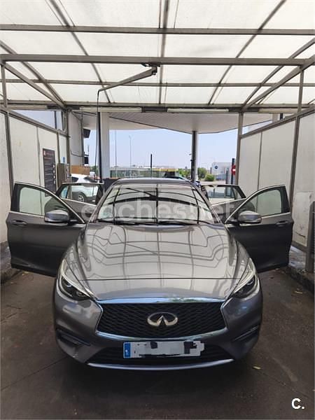 Usado Infiniti Q30 Premium 109 CV (80 kW) 2016 Gris / plata Utilitario