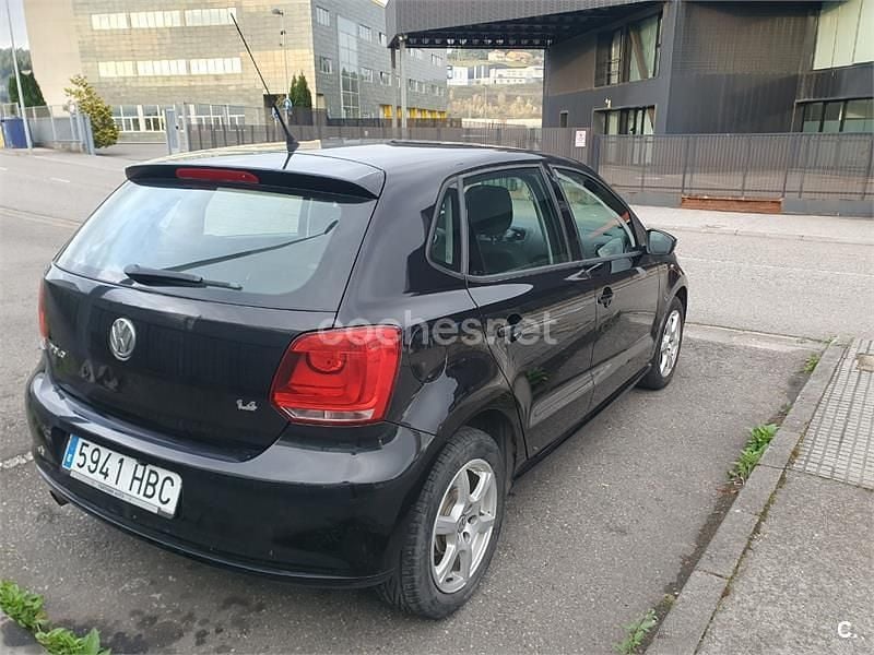 Usado VW Polo Advance 85 CV (62 kW) 2010 Negro Utilitario