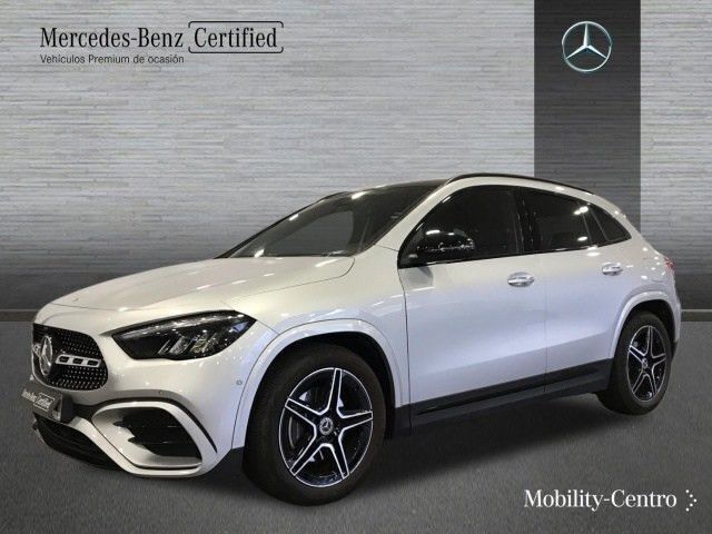 Iridiumsilver, metallic paint Usado 2023 Mercedes GLA200 AMG line SUV | 44.900 € (Caro) - Imagen 1/4