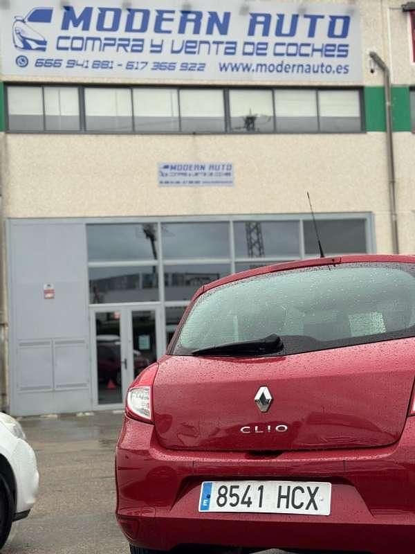 Rojo Usado 2011 Renault Clio II Business Utilitario | 3500 € (Buen precio) - Imagen 1/4