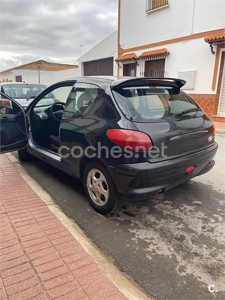 Usado Peugeot 206 75 CV (55 kW) 2000 Negro Berlina