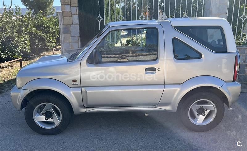 Usado Suzuki Jimny 65 CV (47 kW) 2005 Beige SUV