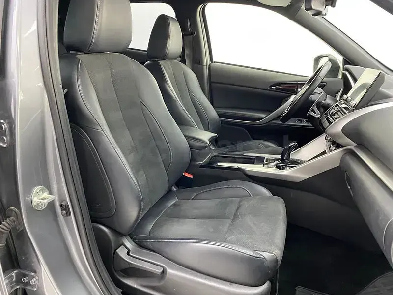 Usado Mitsubishi Eclipse Cross 188 CV (138 kW) 2022 Gris / plata SUV