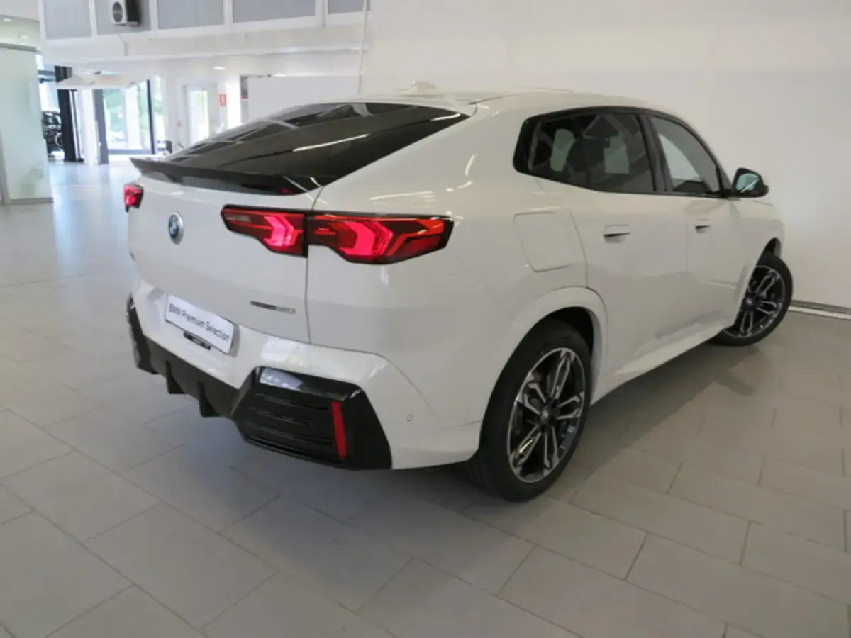 Usado BMW iX2 Comfort Edition 150 kW (204 CV) 2026 Blanco SUV