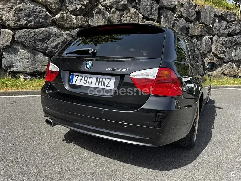 Usado BMW 325 218 CV (160 kW) 2008 Negro Familiar