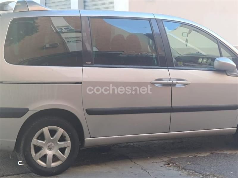 Usado Peugeot 807 Premium 136 CV (100 kW) 2007 Gris / plata Monovolumen