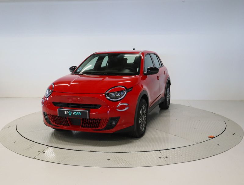 Rojo Usado 2024 Fiat 600E Red | 28.900 € (Precio justo) - Imagen 1/4