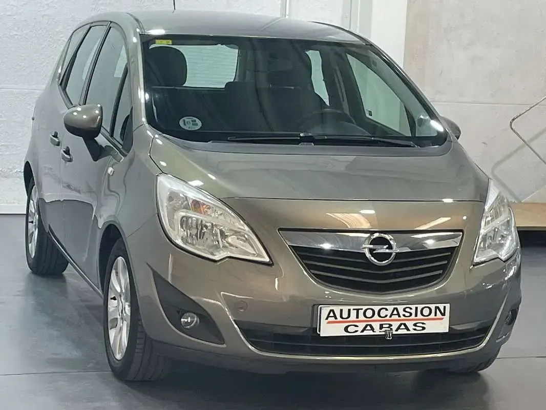 Usado Opel Meriva Excellence 110 CV (80 kW) 2012 Marrón Monovolumen