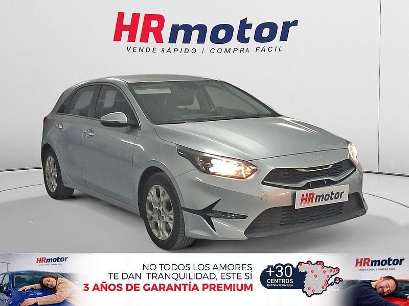 Usado Kia Ceed 101 CV (74 kW) 2023 Gris / plata Utilitario