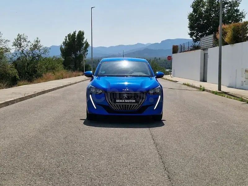 Usado Peugeot 208 Allure 100 CV (73 kW) 2021 Azul Utilitario