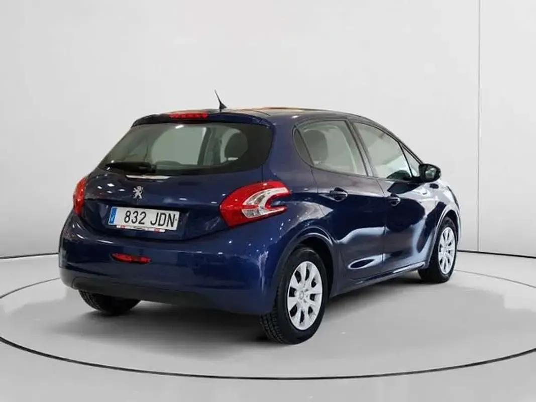 Usado Peugeot 208 68 CV (50 kW) 2015 Azul Utilitario