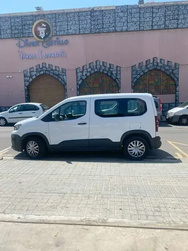 Usado Peugeot Rifter Access 102 CV (75 kW) 2020 Blanco Monovolumen