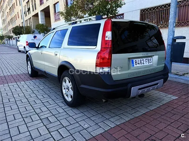 Usado Volvo XC70 Summum 185 CV (136 kW) 2007 Beige Familiar