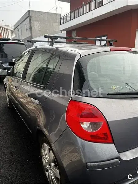 Usado Renault Clio II Dynamique 110 CV (80 kW) 2006 Gris / plata Berlina