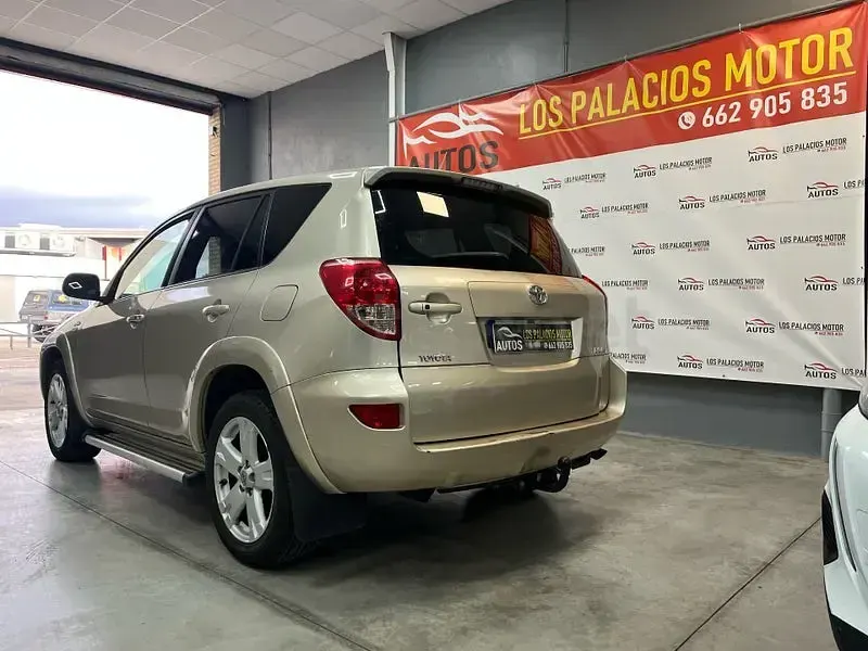 Usado Toyota RAV4 Premium 177 CV (130 kW) 2008 Marrón SUV