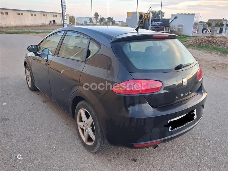Usado Seat Leon 90 CV (66 kW) 2010 Negro Berlina