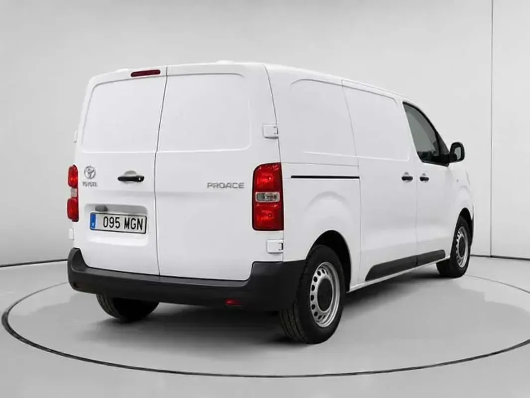 Usado Toyota Proace Plus 102 CV (75 kW) 2023 Blanco Monovolumen