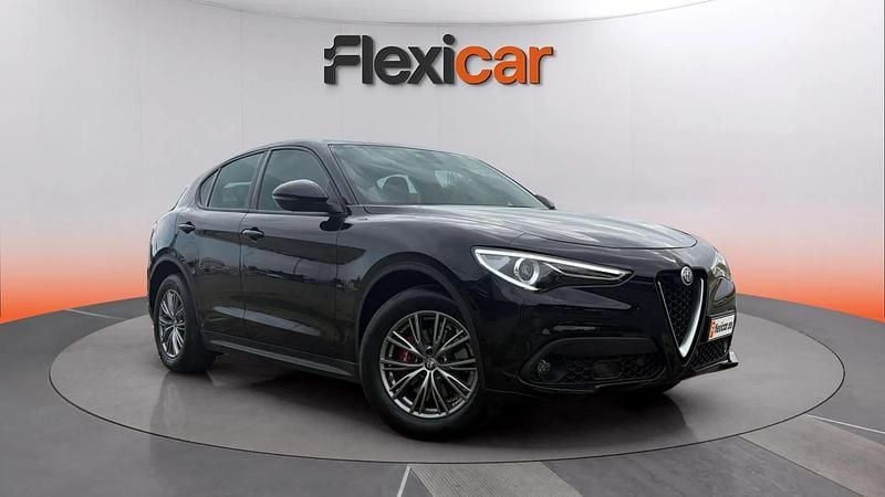 Usado Alfa Romeo Stelvio Sprint 190 CV (139 kW) 2022 Negro SUV