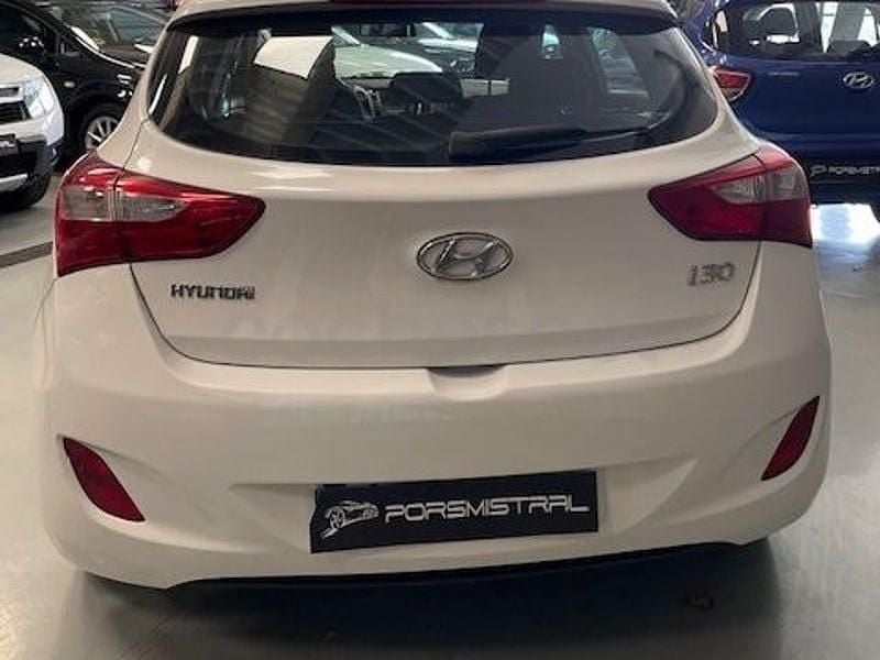 Käytetty Hyundai i30 Base 100 HP (73 kW) 2012 Valkoinen Sedan