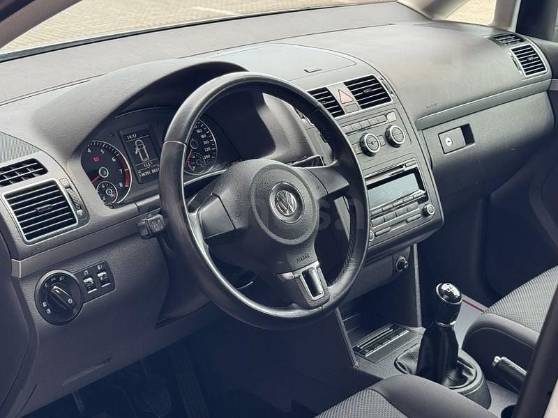 Usado VW Touran Edition 105 CV (77 kW) 2014 Gris / plata Monovolumen