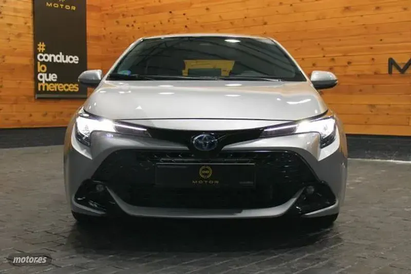 Usado Toyota Corolla Active 140 CV (102 kW) 2023 Gris Berlina