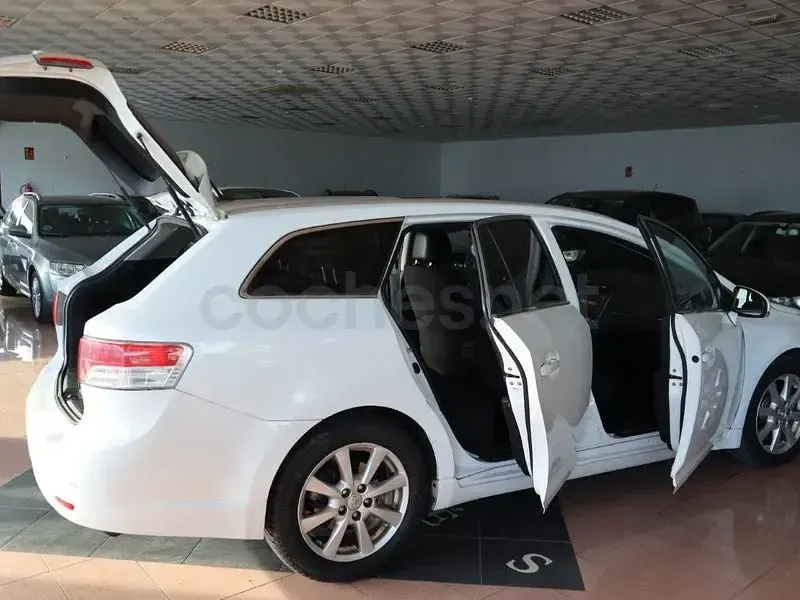 Occasion Toyota Avensis Advance 150 PK (110 kW) 2011 Wit Stationwagen