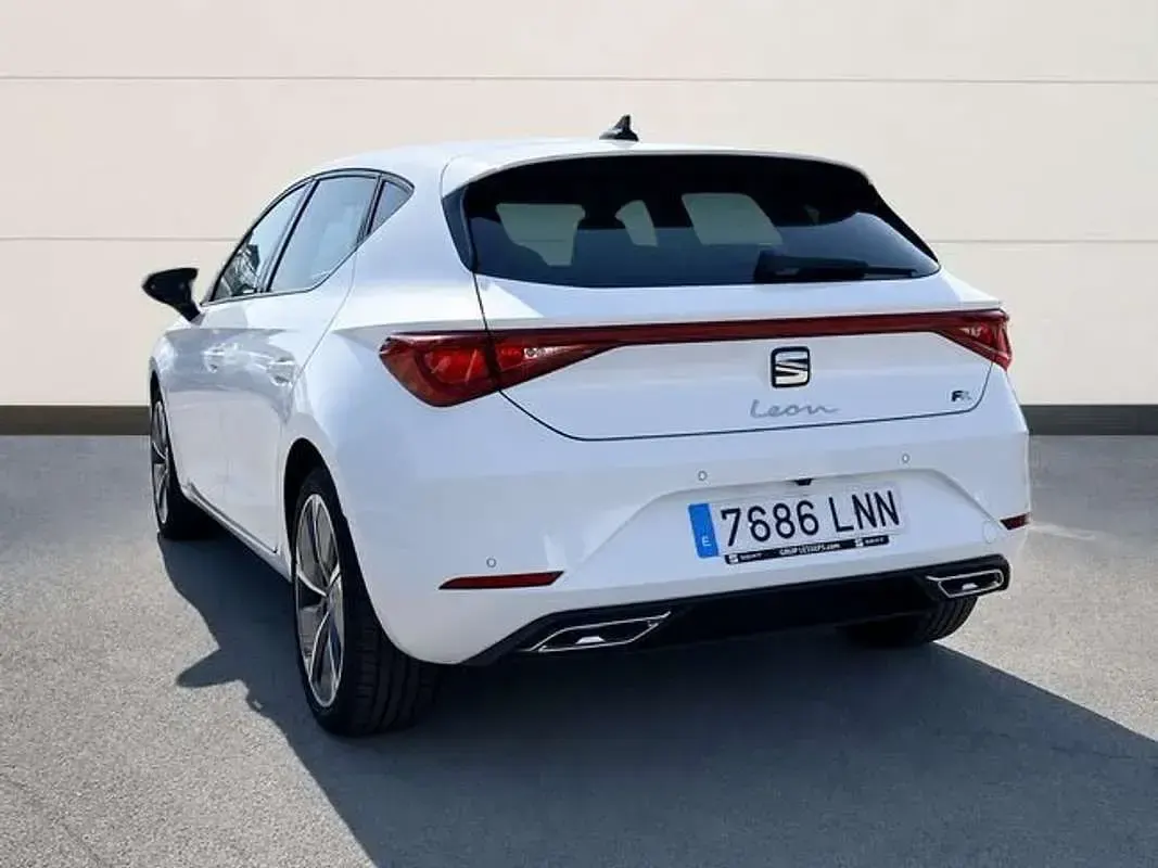 Usado Seat Leon FR 131 CV (96 kW) 2021 Blanco Berlina