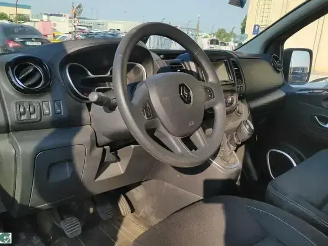 Begagnad Renault Trafic 95 HK (69 kW) 2020 Gul Minibuss